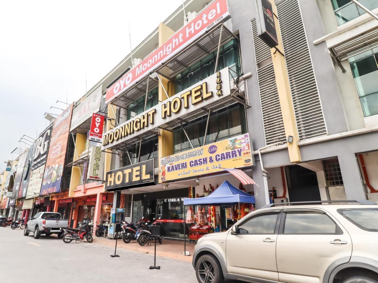 Oyo 89381 Moonnight Hotel Batu Caves Экстерьер фото